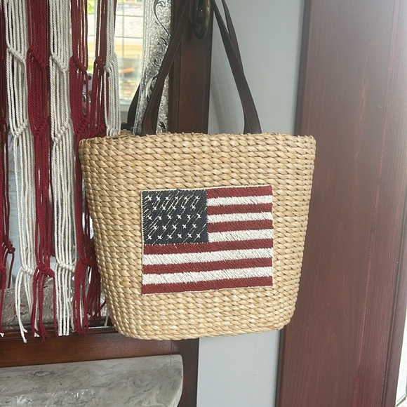 Straw Flag Tote - Picture 2 of 7